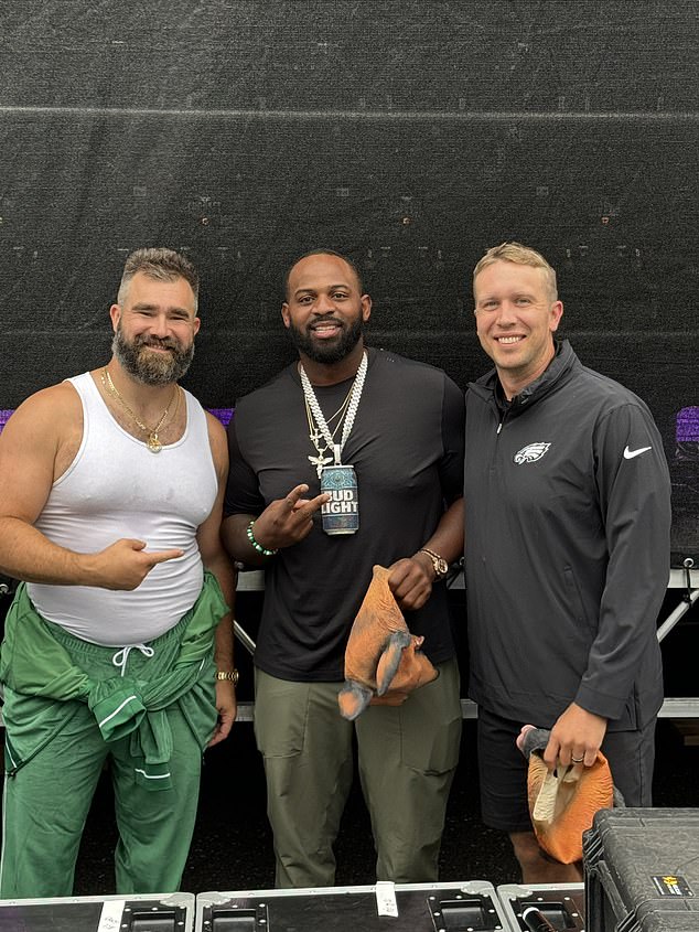 Jason Kelce opted for a very relaxed outfit for his second week as an ESPN analyst