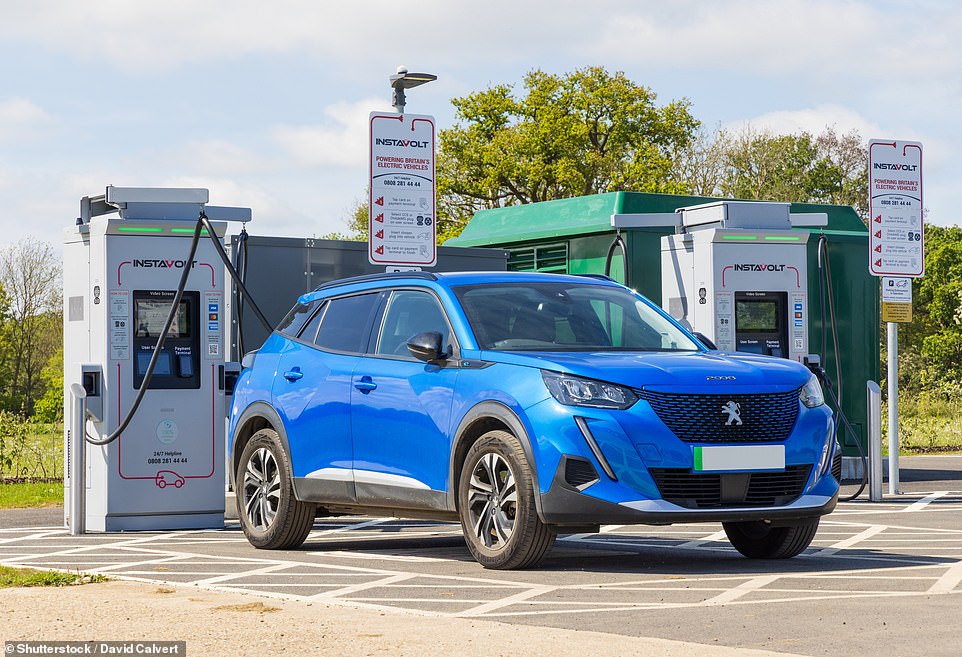 The AA's August EV Recharge Report shows that the cost of charging at fast chargers has risen by two cents, while the cost of fast charging has risen by one cent.