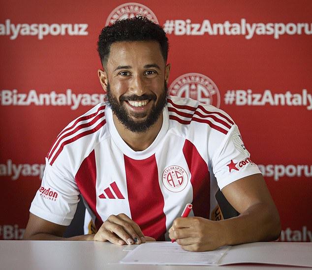 Andros Townsend has finally completed his move from Luton Town to Antalyaspor