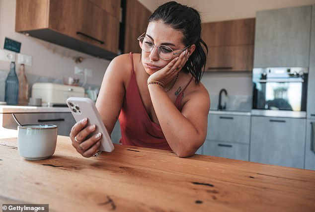 Several Reddit users have recently called male Instacart shoppers 