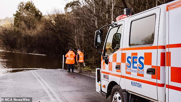 Tasmania SES crews prepare for flooding. Photo: Tasmania SES