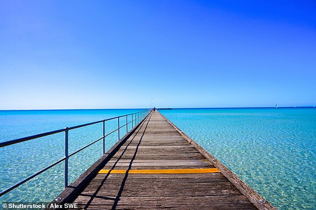 A man has died after being pulled from the water at Rye Pier on Melbourne's Mornington Peninsula