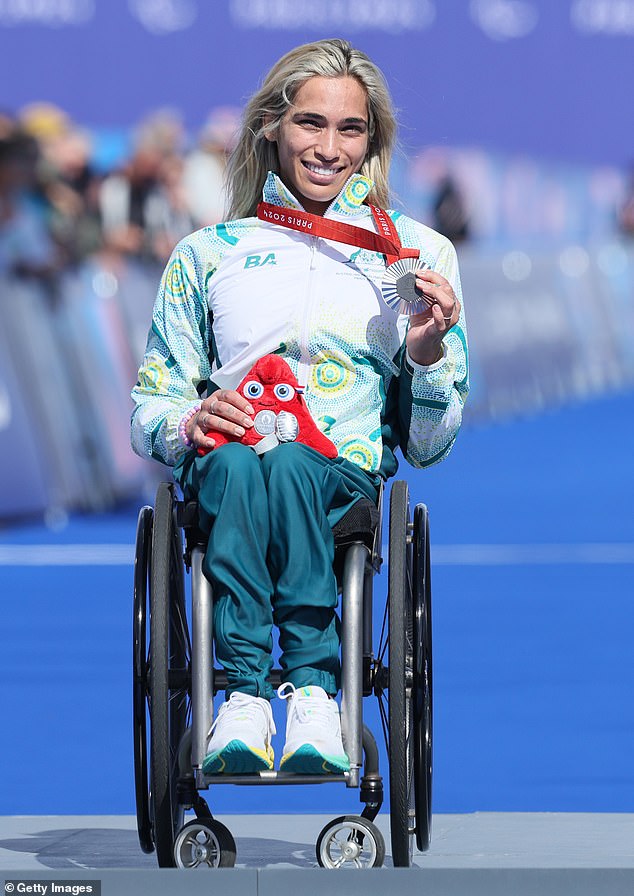 Australian flag bearer Madison de Rozario won a silver medal in the T54 marathon on Sunday,