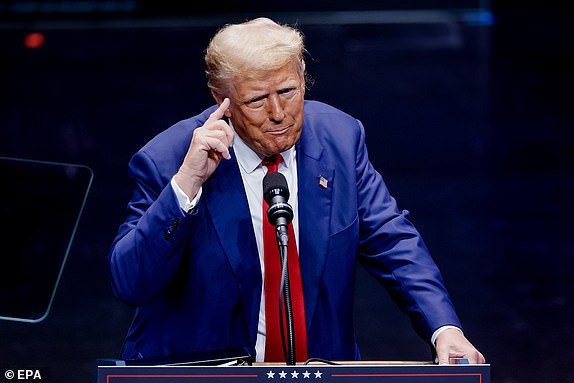 epa11622703 Former U.S. President and Republican presidential candidate Donald Trump attends a campaign event about changing the tax law and promoting American industry at the Johnny Mercer Theatre in Savannah, Georgia, U.S., September 24, 2024. EPA/ERIK S. LESSER