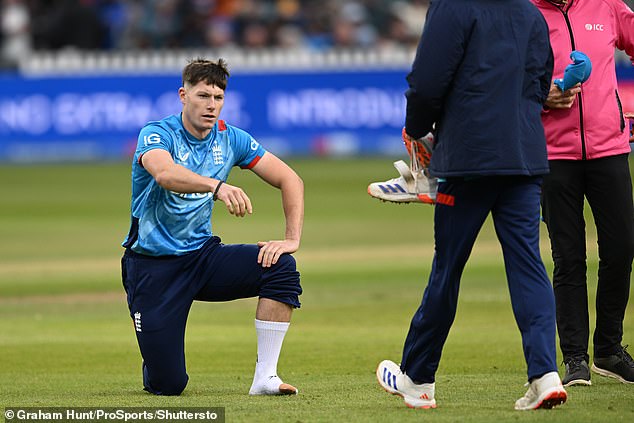 Matthew Potts changed boots as England tried in vain to turn back the clock