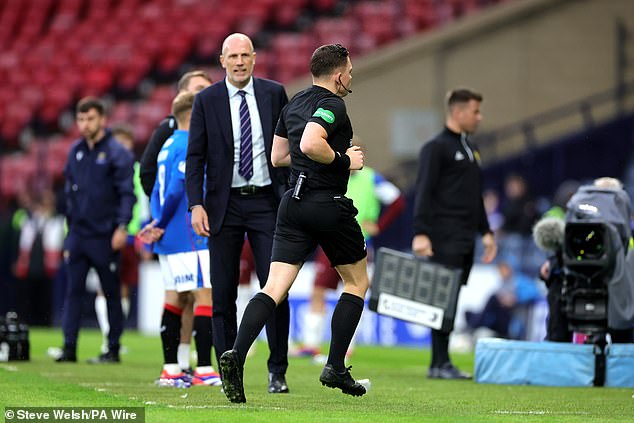 Matthew MacDermid goes to the VAR on the pitch, much to the dismay of Philippe Clement