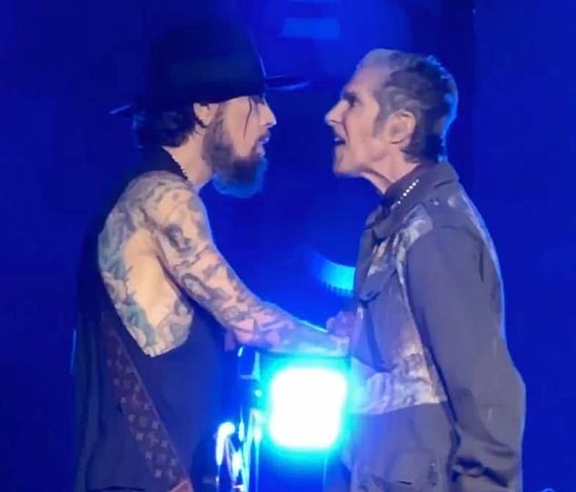 Dan Cleary, an engineer for Jane's Addiction, revealed that the fight that broke out on stage between Perry Farrell and Dave Navarro during a concert in Boston earlier this month continued after the show was over