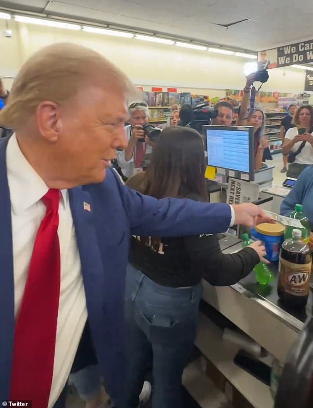 Donald Trump took $100 in cash from his wallet on Monday and handed it to a mother of three who was checking out at a local grocery store chain in western Pennsylvania.