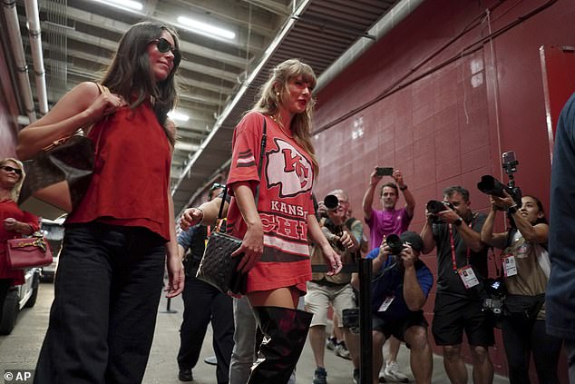 Taylor Swift arrives at Arrowhead Stadium ahead of a game between the Cincinnati Bengals and her Kansas City Chiefs boyfriend Travis Kelce