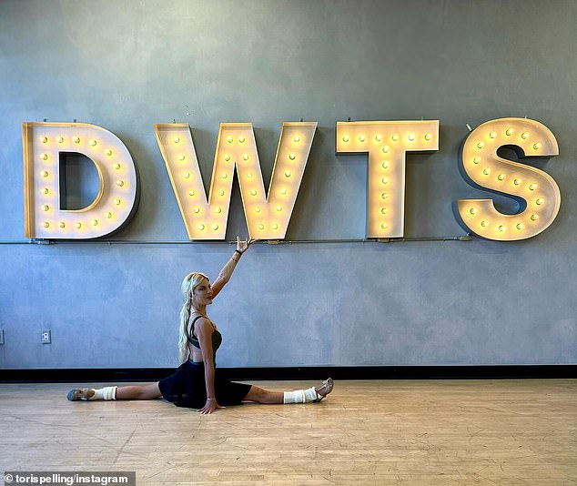 Tori Spelling wowed fans by doing the splits during Dancing with the Stars rehearsals