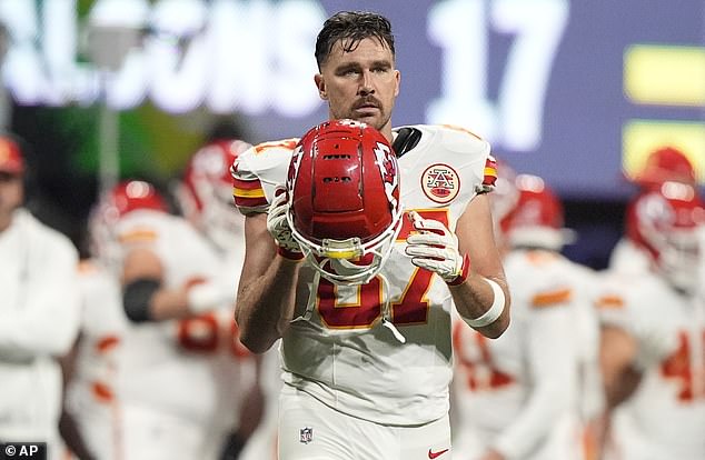 Travis Kelce Continues Worst Form of NFL Career as Fans and Analysts Tell Him to Retire