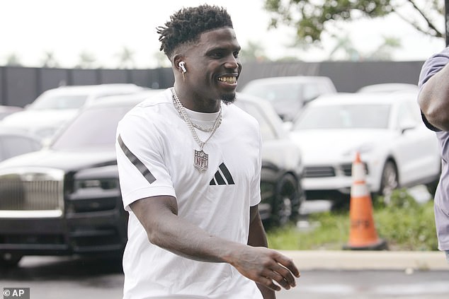 Tyreek Hill arrives safely at Hard Rock Stadium for Miami