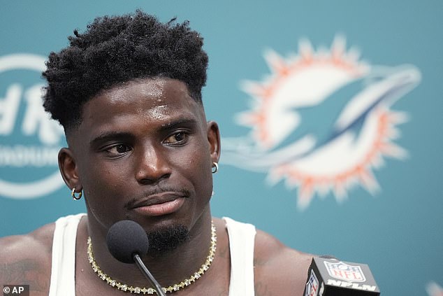 Tyreek Hill begged his Dolphins teammates 'don't leave me' while being handcuffed