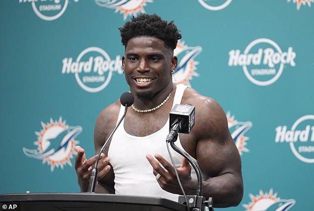 Tyreek Hill speaks out on racism accusations against Miami police