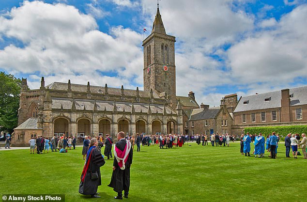 Williams' student life began with a minor accident: Charles, who was driving, was the first to miss the university entrance and had to reverse in front of 5,000 spectators, the Daily Mail reported at the time.