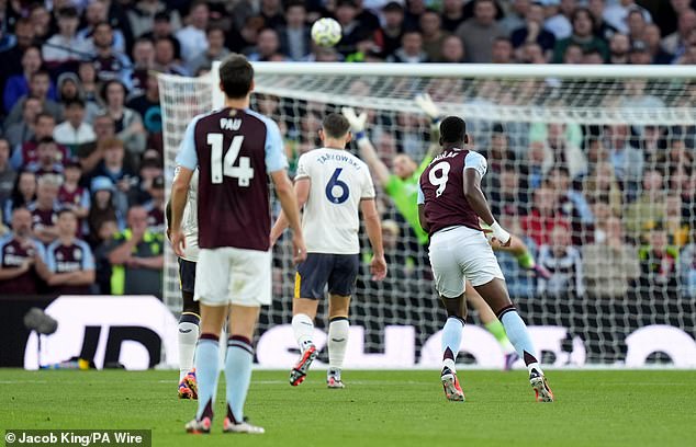 Jhon Duran continued his fine start to the season with a superb goal for Villa against Everton