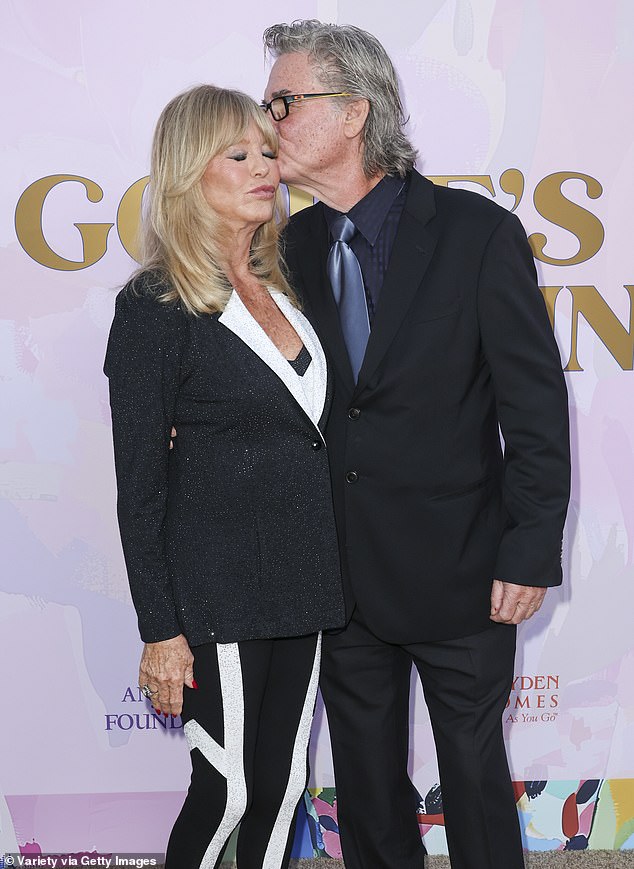 Kurt kissed Goldie on the carpet at the gala in Beverly Hills