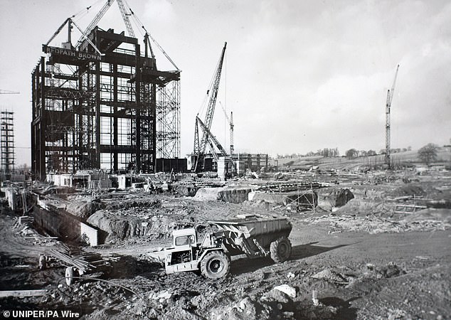 Ratcliffe-on-Soar power station under construction in 1964