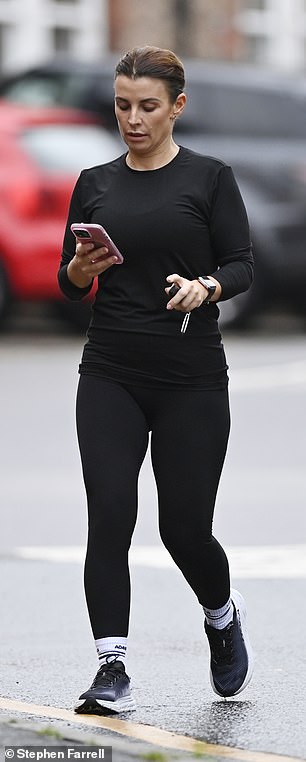 She paired a long-sleeved top with tight leggings