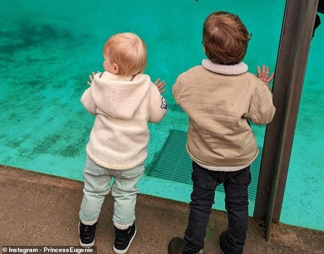 Princess Eugenie posted a sweet photo of Sienna Mapelli Mozzi and her older cousin August Brooksbank at London Zoo last year to celebrate Earth Day