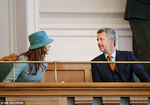 The queen and king leaned over the empty chair between them to talk