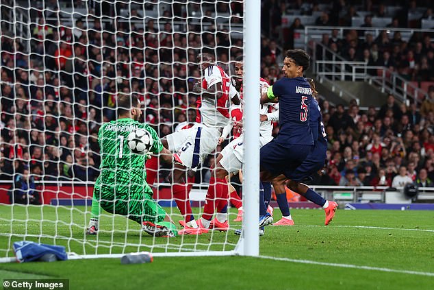 Bukayo Saka doubled Arsenal's lead with a direct free kick from the edge of the penalty area