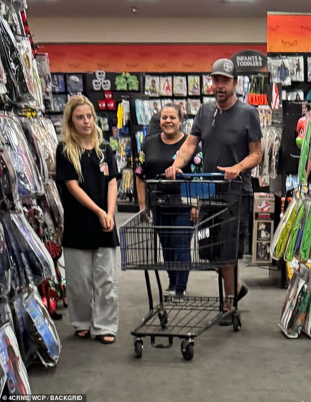 The father and daughter duo were spotted searching the aisles of the store inside