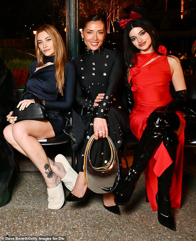 As she took her place in the front row, Paris was joined by Georgina Mazzeo and Fabiola Baglieri