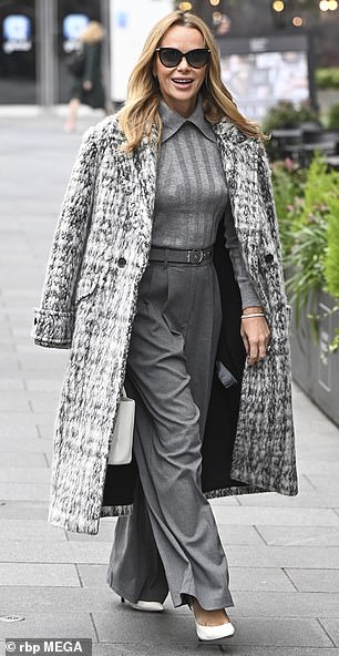 Amanda looked chic in an all-gray ensemble