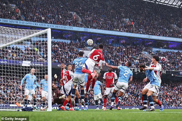 The Gunners used a slightly different routine for their goal against City than the winner against Spurs