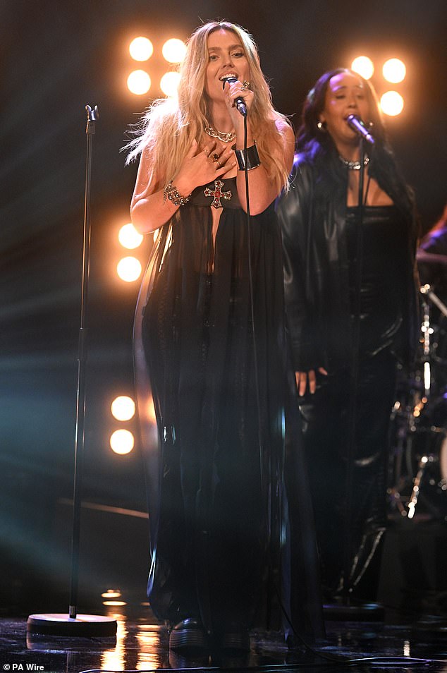 She paired the song with lace-up leather pants and accessorized with a necklace as she performed her new song with her band