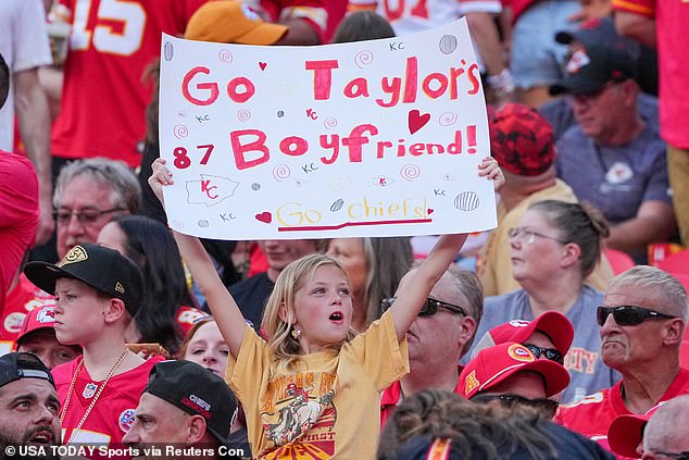 A young NFL fan holds up a sign that reads 