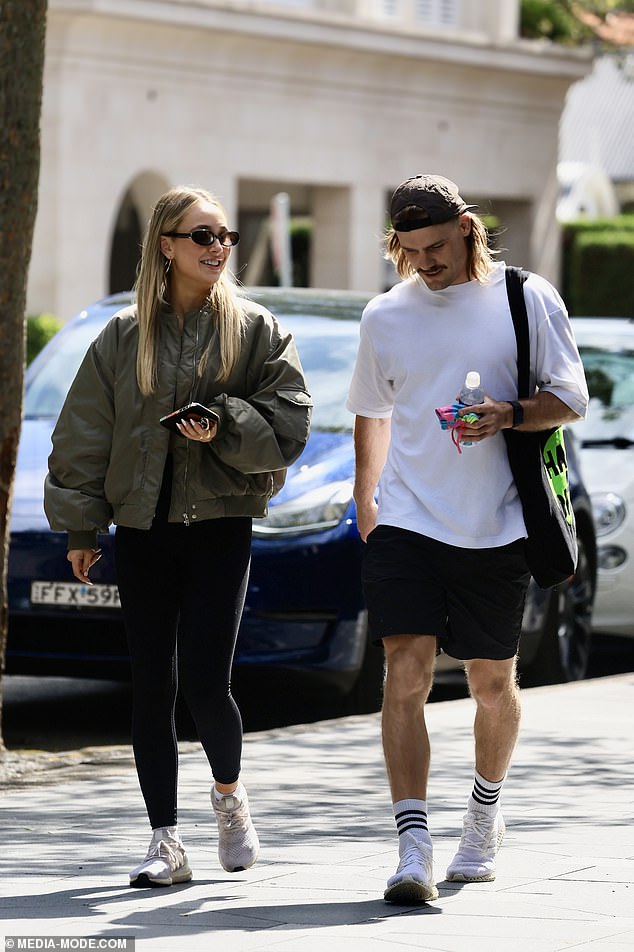 Ryan took advantage of the sunny October morning in Sydney, wearing a plain white T-shirt and plain black shorts