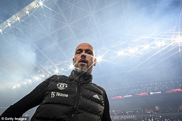 Ten Hag in the photo in Porto, where his team led 2-0, trailed 3-2 and drew 3-3 on Thursday