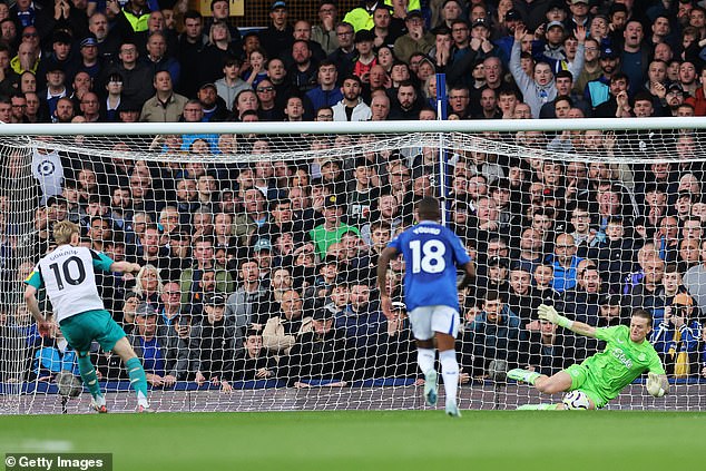 Newcastle No.10 Gordon saw his tame effort from twelve yards saved by keeper Jordan Pickford