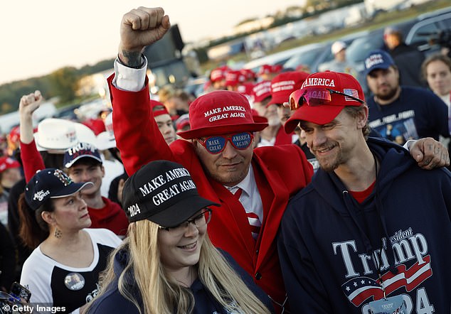 Supporters celebrated the beautiful autumn morning, but there was also a lot of determination in the court. “Everyone here is pretty determined,” said one supporter