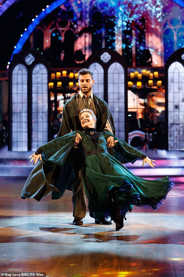 During Strictly's Movie Week, Sarah and her professional dance partner Vito Coppola performed a moving Viennese Waltz to Hedwig's theme from Harry Potter