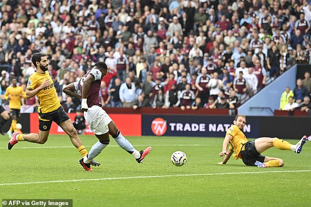 It's easy for a young striker to be too enthusiastic on the break and wander a yard or two offside, but Duran delays his run against Wolves.