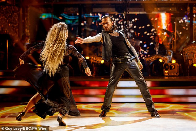 Jowita Przystal and Pete Wicks, during their performance in the live show on September 21