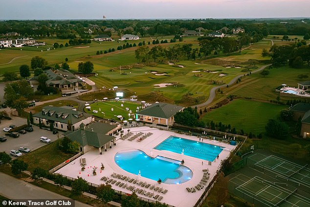 In the photo: a top view of the golf club