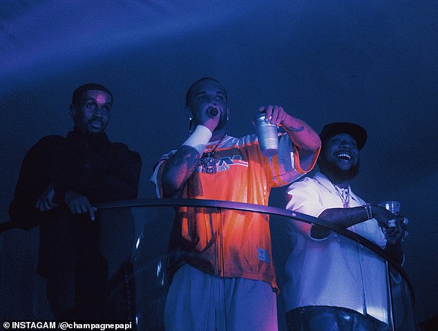 Drake grabbed a microphone between songs at the nightclub and ranted: “My real friends are definitely in the building,” the Family Matter star began