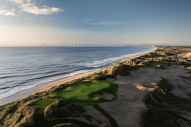 Images of the new track show that it is located on the beach, a few meters from the North Sea