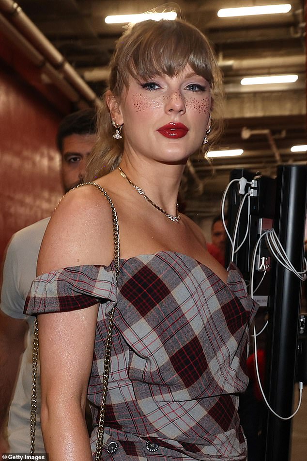 To put a unique twist on the look, Swift donned glitter freckles across her face