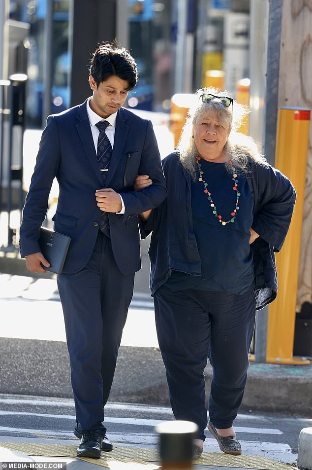 After collecting her luggage and driving to the front of the airport, Noni was helped by staff as she walked to the arrivals hall and waited for a driver.