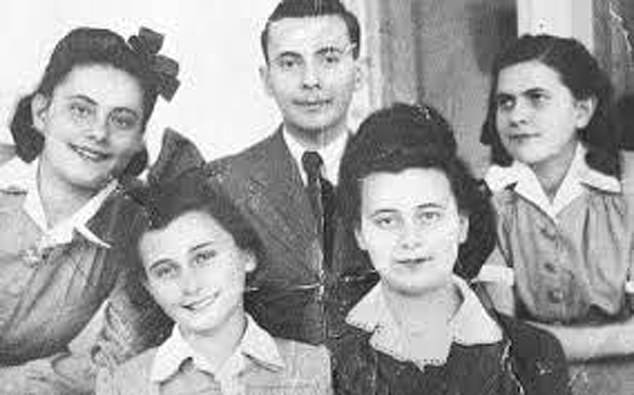 In the photo: Lily Ebert (front right) with her older brother and 3 younger sisters in 1943. Her youngest brother is not in the photo. Her sister Berta on the left was murdered in Auschwitz