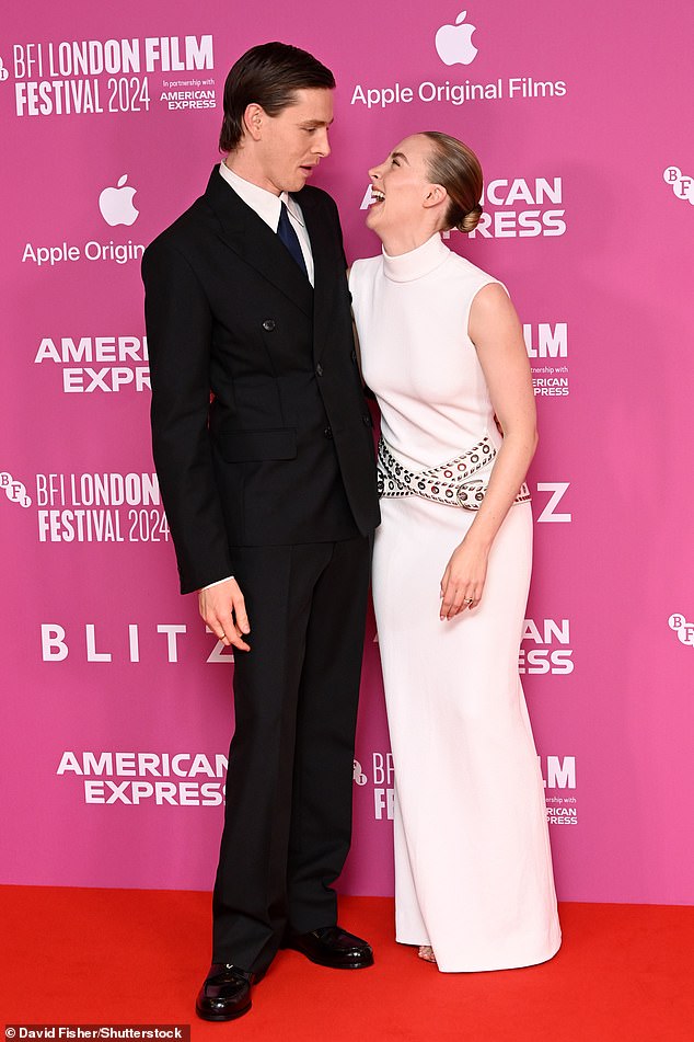 Saoirse couldn't contain her laughter as she posed with Harris Dickinson