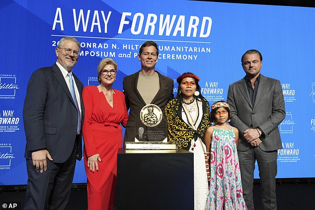 In a speech before the event, he praised Indigenous community leader Nemonte Nenquimo as a “fierce advocate for human rights” (Photo: Peter Laugharn, President and CEO, Conrad N. Hilton Foundation, Linda Hilton, Mitch Anderson, Executive director and co-founder, Amazon Frontlines, Nemonte Nenquimo, co-founder, Amazon Frontlines)