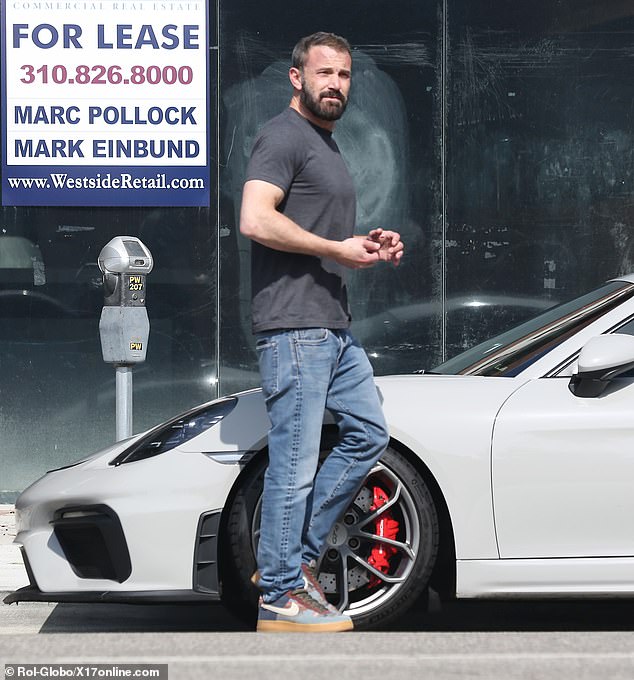 The star wore loose-fitting gray jeans and sneakers and sported a bushy beard as he strolled