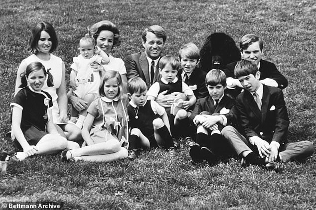 Ethel, Bobby and their ten children posed for a family portrait. The eleventh child Rory was only born after her father was shot in Los Angeles in 1968