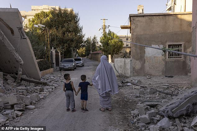 Australian Foreign Minister Penny Wong reiterated calls for Australians to leave the conflict zone while the Beirut Rafic Hariri remains operational (photo, Baalbek in Lebanon)